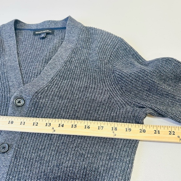 Banana Republic men's shawl-collar cardigan in a gray Textured Ribbed Knit Sz M - Picture 5 of 7